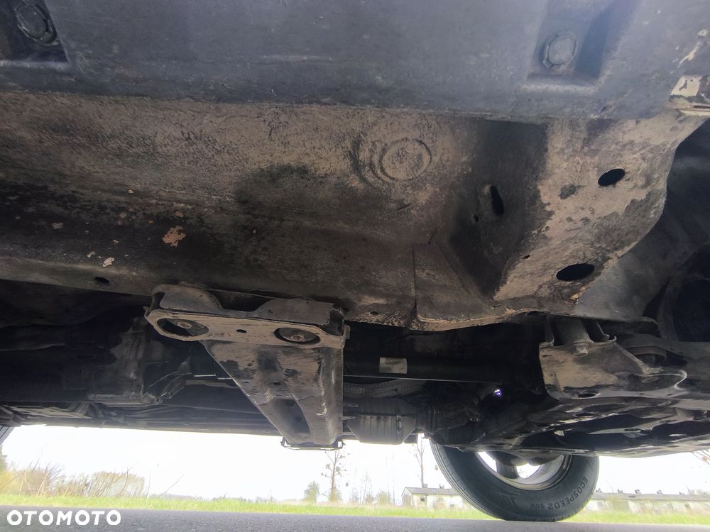 Suzuki Grand Vitara 2.0 Comfort + - 23