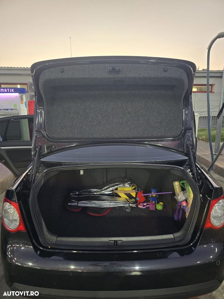 Volkswagen Jetta - 16