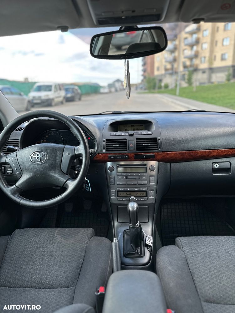 Toyota Avensis 2.0 D-4D - 9