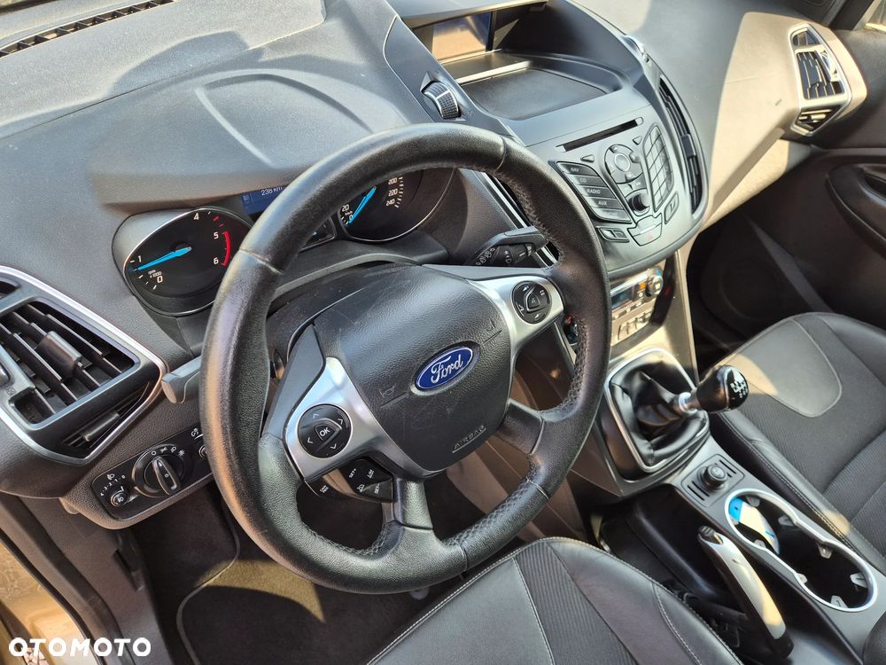 Ford Kuga 2.0 TDCi 4x4 Titanium - 7