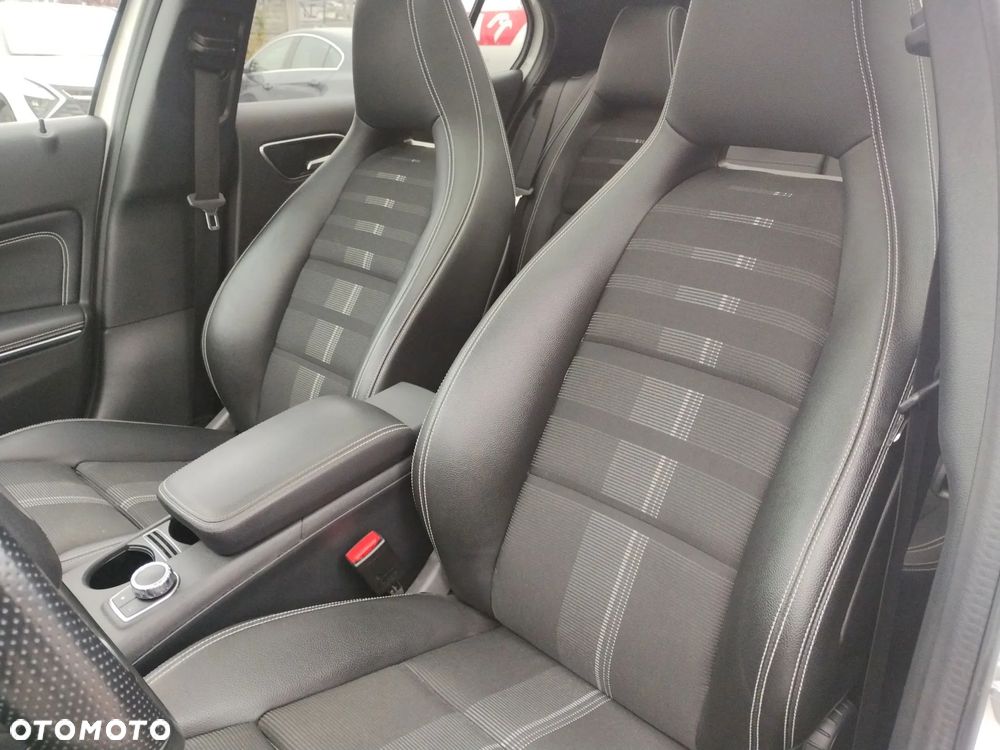 Mercedes-Benz GLA 200 7G-DCT AMG Line - 12