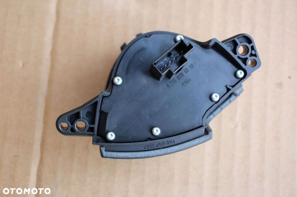Przyciski przełączniki kierownicy Mercedes w211 2118213358 - 1