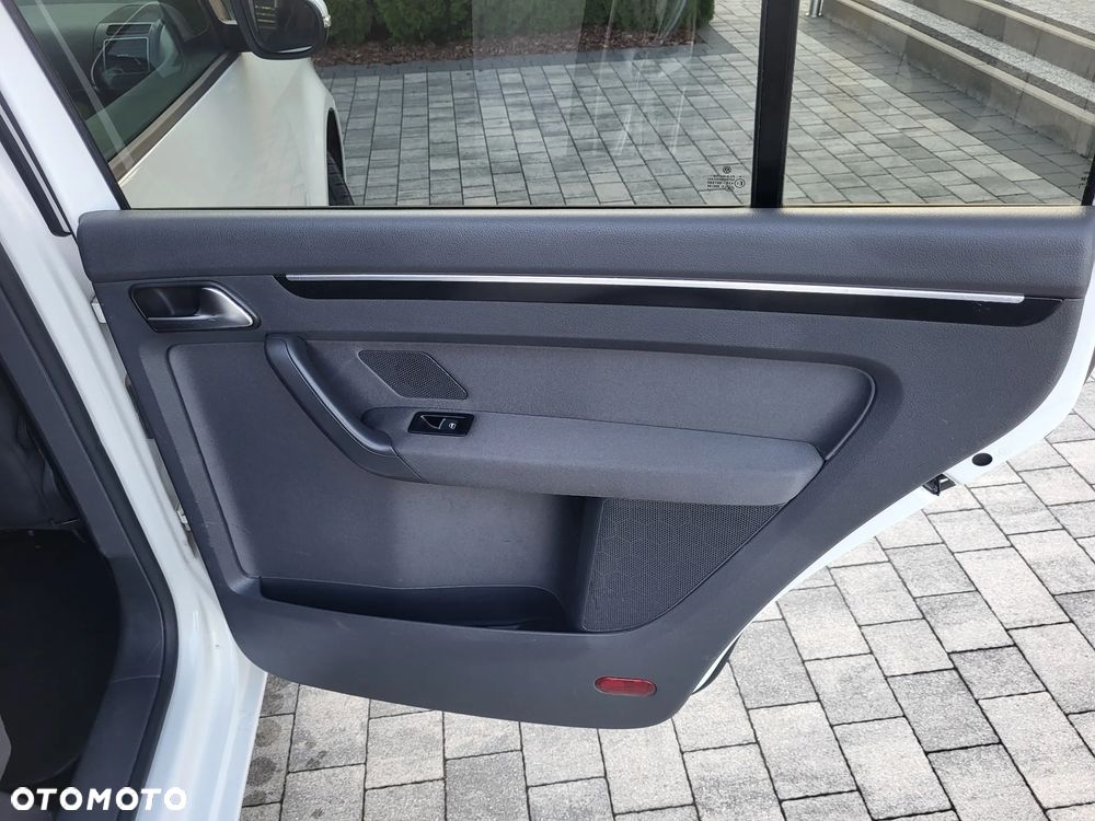 Volkswagen Touran 2.0 TDI Trendline DSG - 19