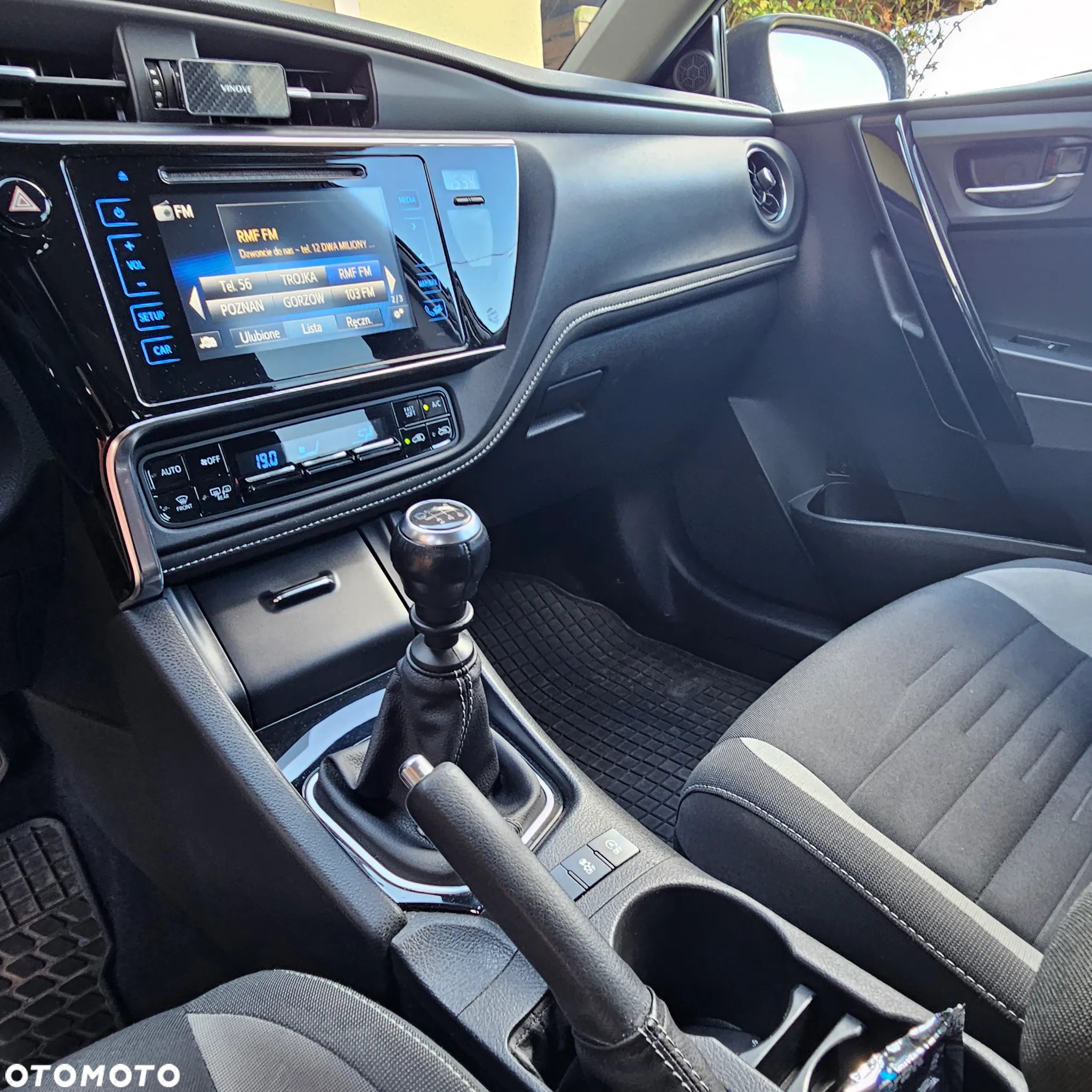 Toyota Auris 1.6 D-4D Touring Sports Comfort - 17