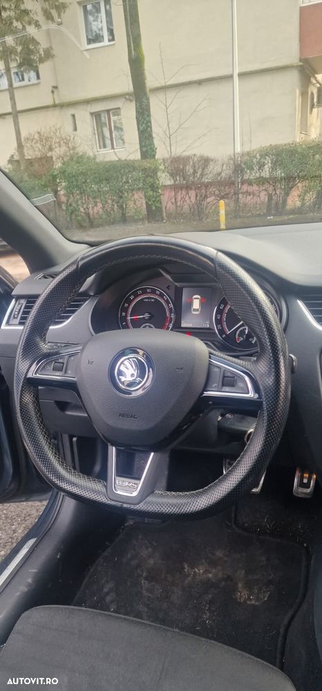 Skoda Octavia 2.0 TDI DSG RS - 3