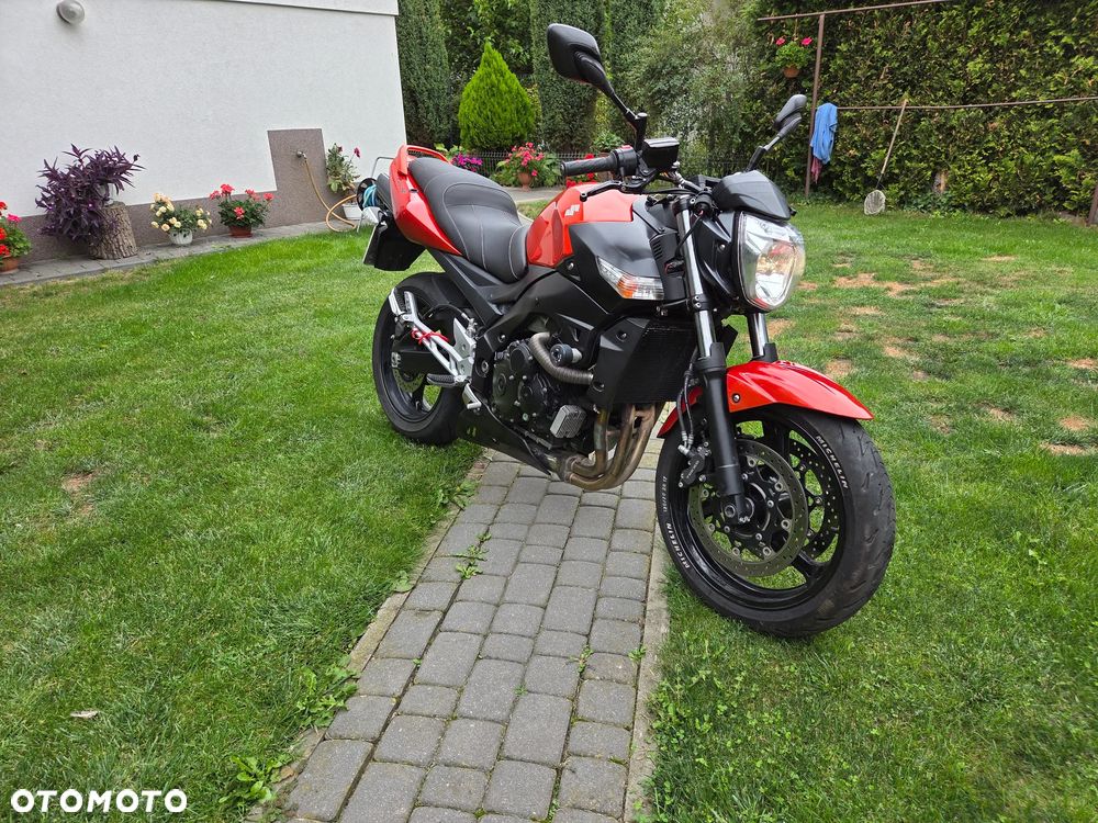 Suzuki GSR - 2