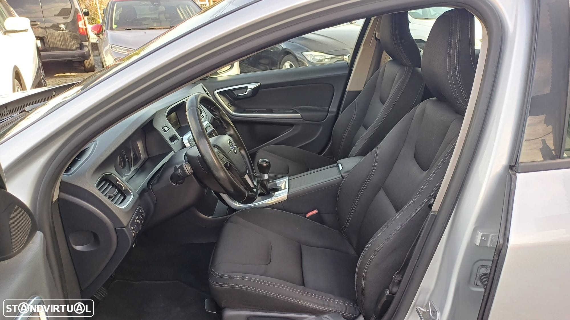 Volvo V60 2.0 D4 Kinetic - 10