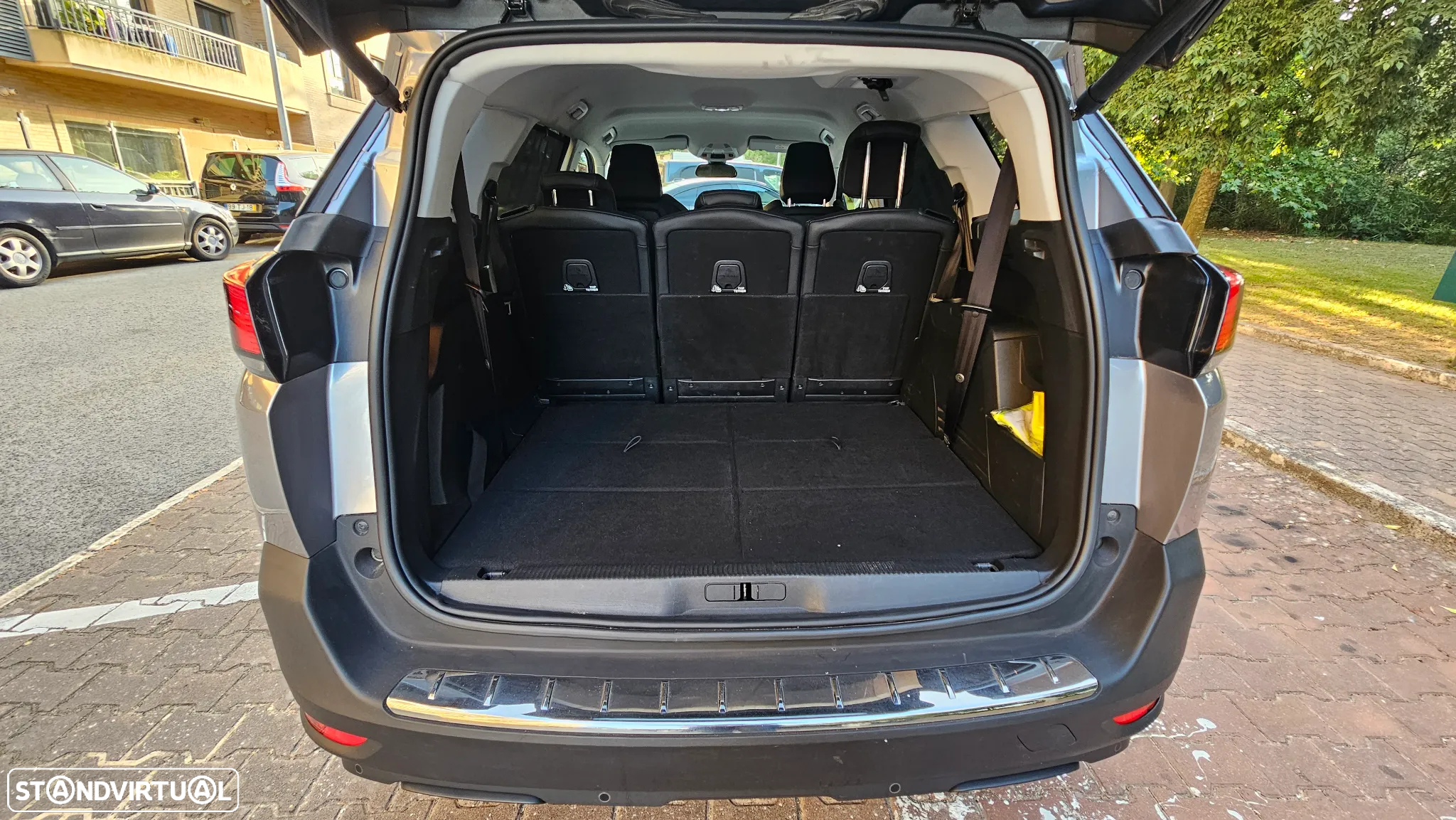 Peugeot 5008 1.5 BlueHDi Allure Pack EAT8 - 36