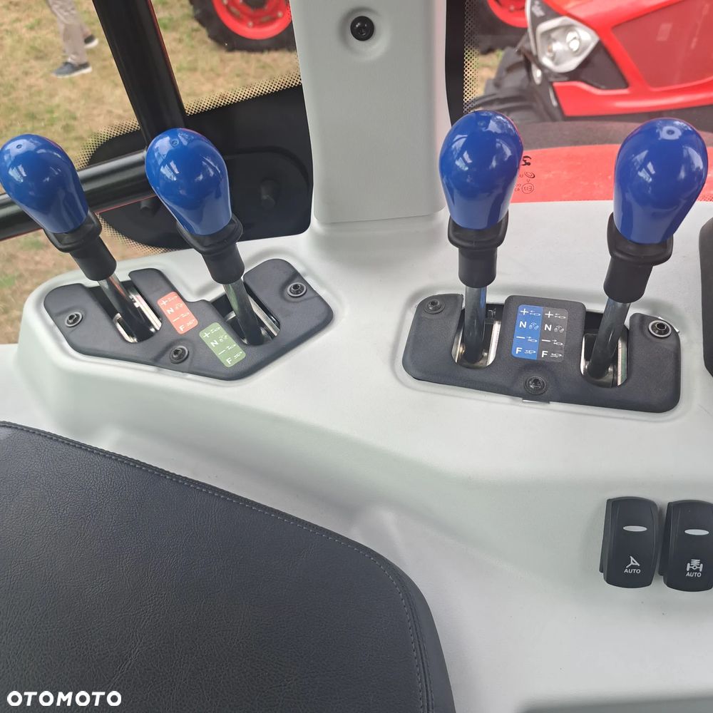 Zetor Seria 6 170 silnik Deutz AG Skrzynia ZF 54+27 biegów . 6 biegów pod obciążeniem - 16
