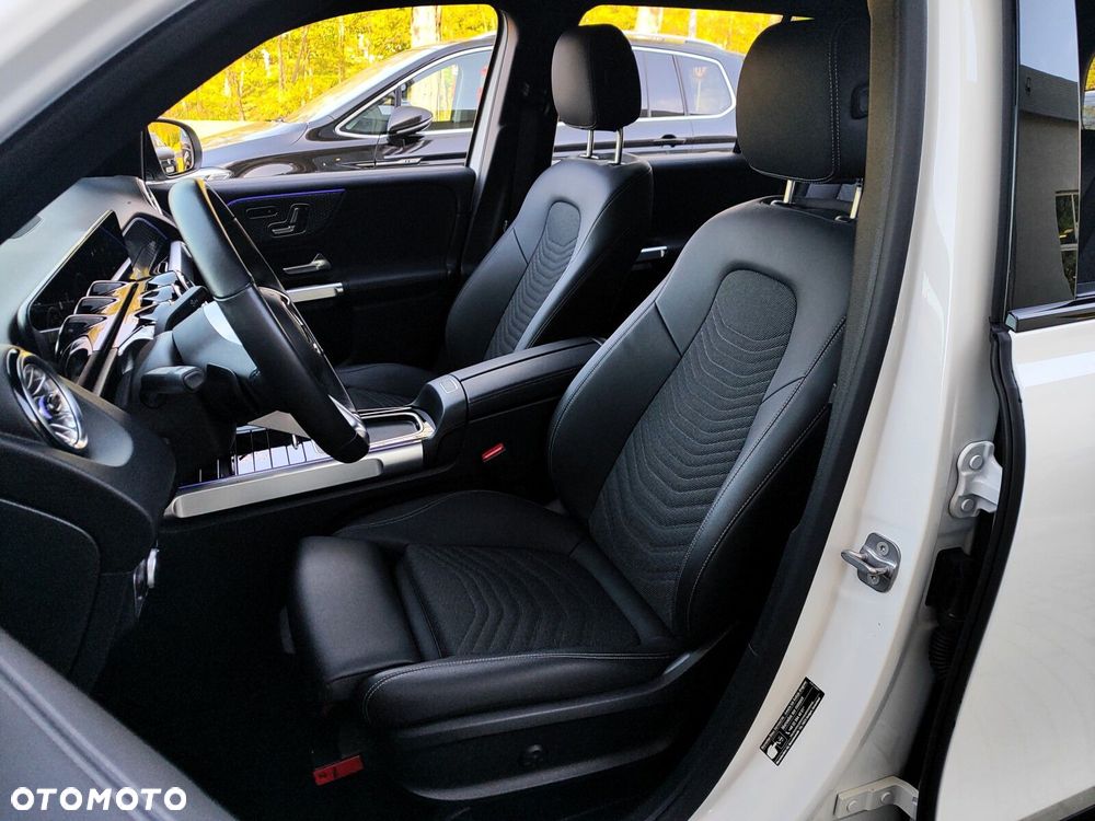 Mercedes-Benz GLB - 11