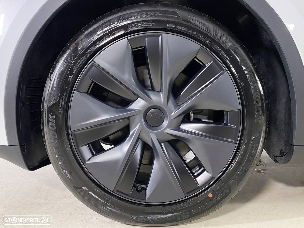Tesla Model Y Standard RWD - 21