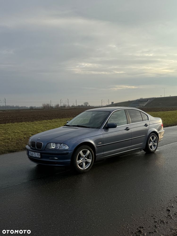 BMW Seria 3 320i - 1