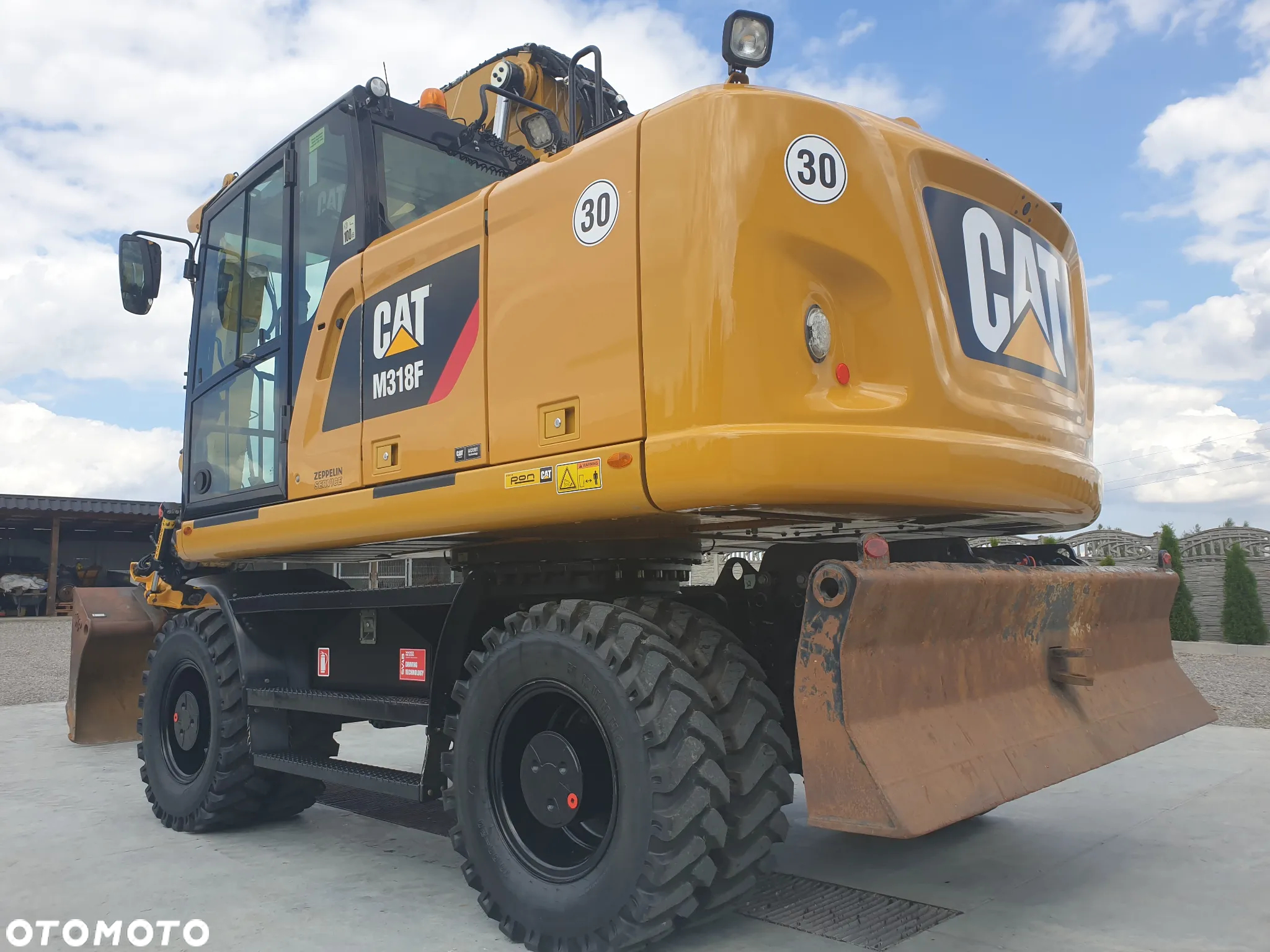 Caterpillar M 318 F ROTOTILT SPROWADZONY ŁADNY STAN - 33