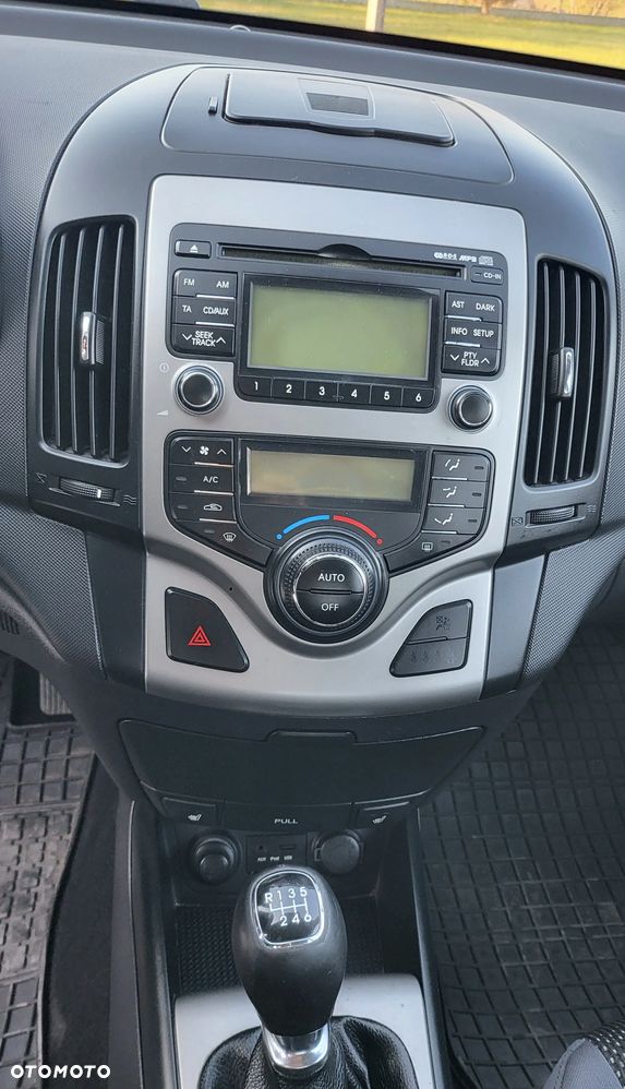 Hyundai i30 1.6 CRDi Base + - 17