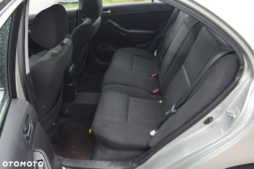 Toyota Avensis - 24
