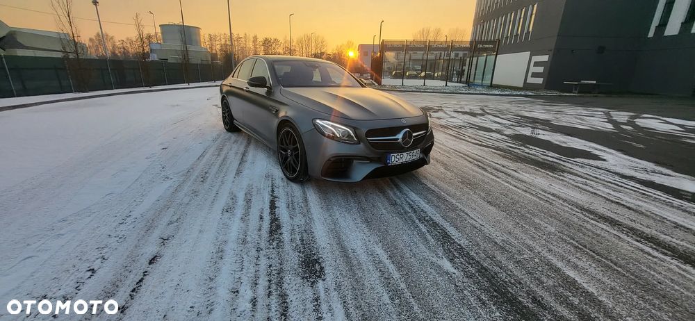 Mercedes-Benz Klasa E AMG 63 S 4Matic+ AMG Speedshift MCT-9G - 3