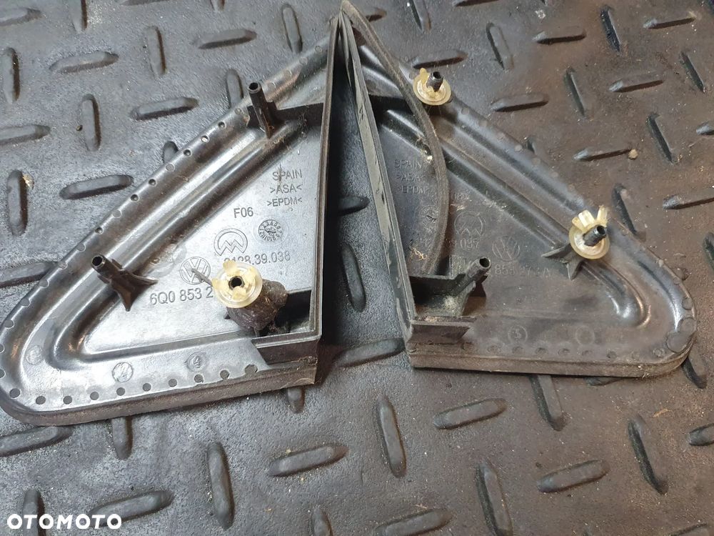 Volkswagen POLO IV 9N LIFT  6Q0853274A 6Q0853273A zaślepka lusterka zewnętrznego KOMPLET 2 SZT - 2