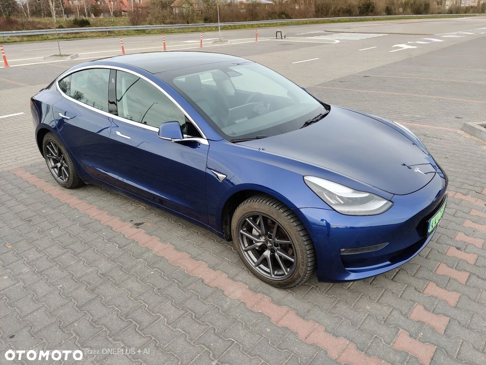 Tesla Model 3 - 4