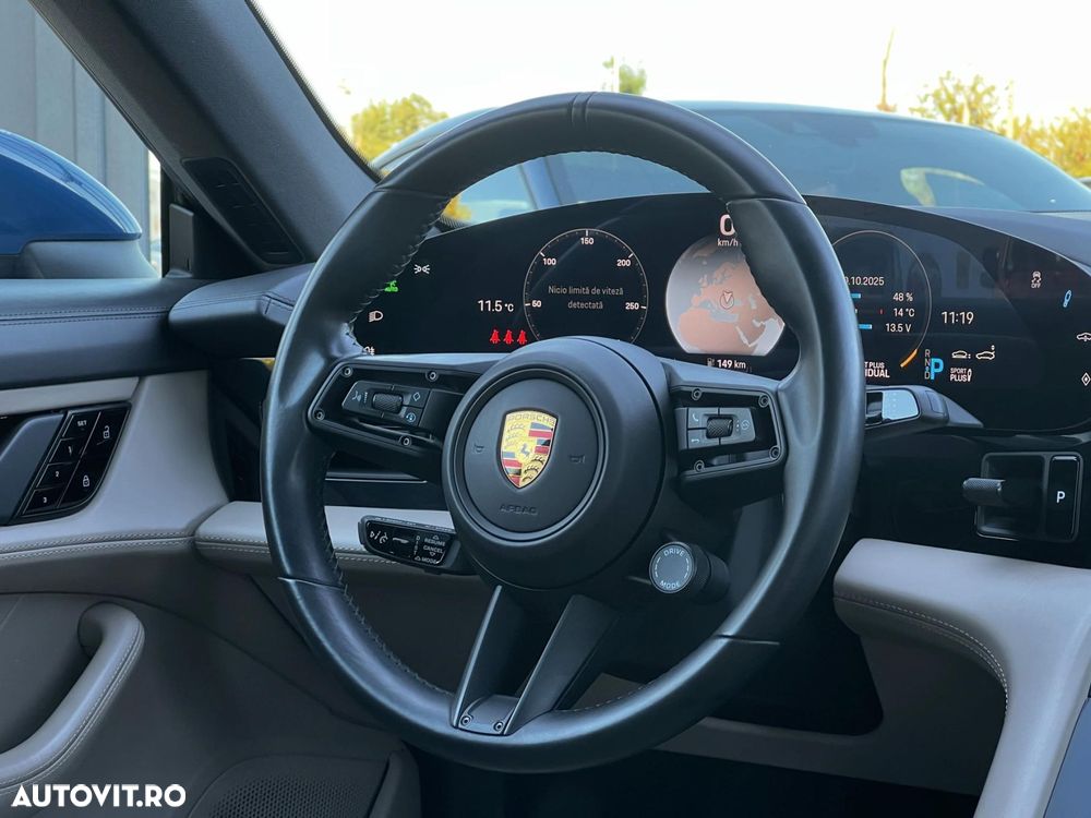 Porsche Taycan - 10