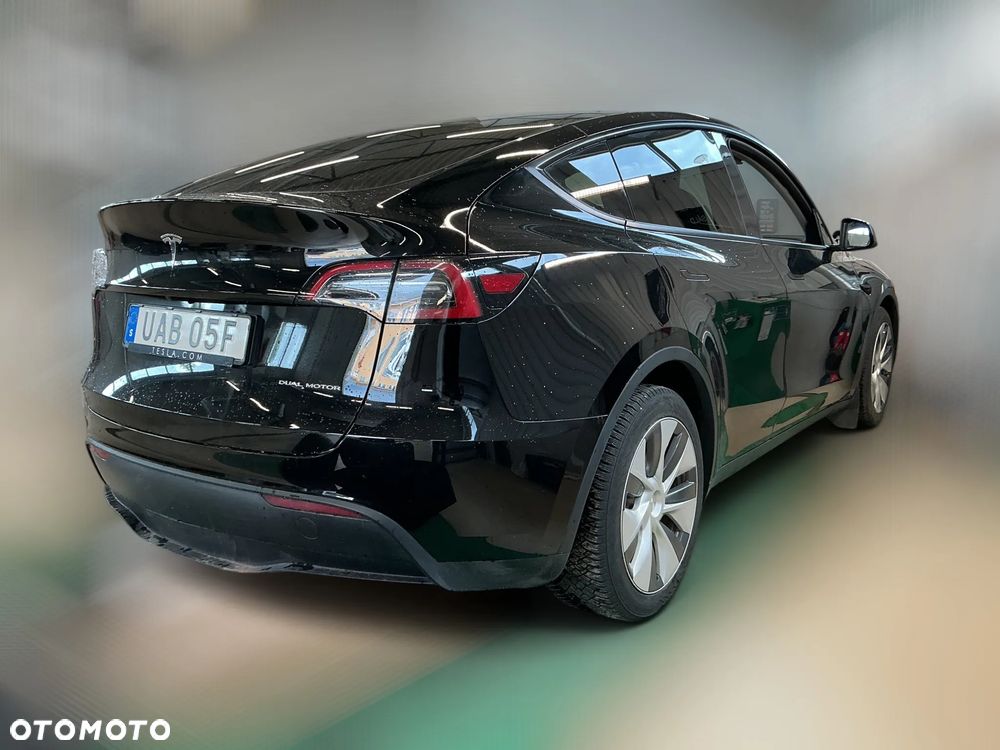 Tesla Model Y Long Range Dual Motor AWD - 6