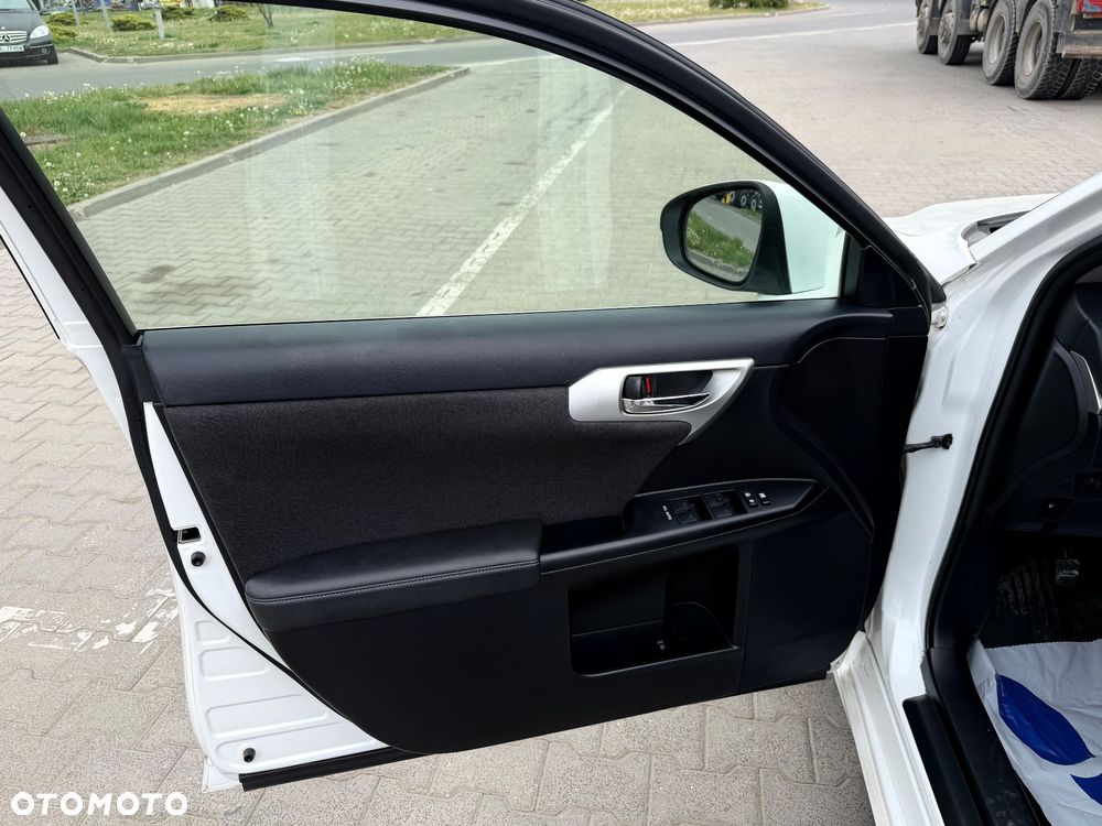 Lexus CT 200h Prestige - 11
