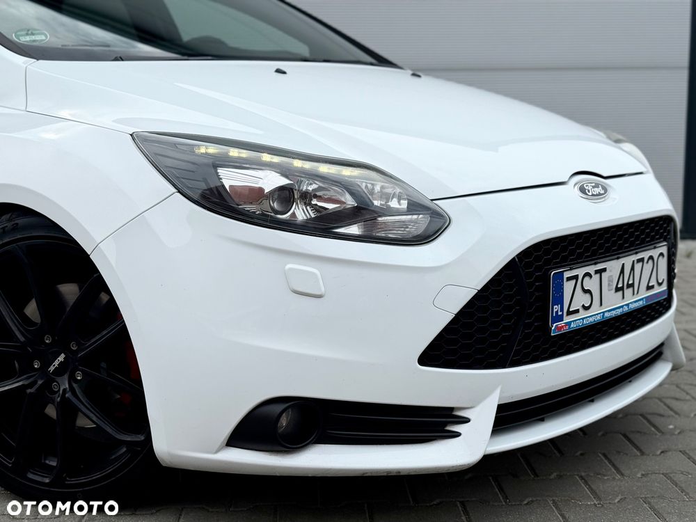 Ford Focus 2.0 EcoBoost ST mit Leder-Sport-Paket - 13