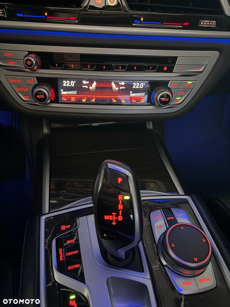 BMW Seria 7 740Li - 22