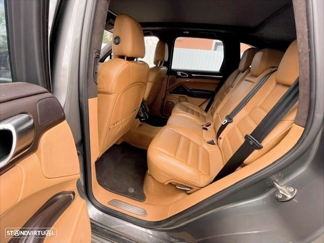 Porsche Cayenne Turbo S Tiptronic S - 26
