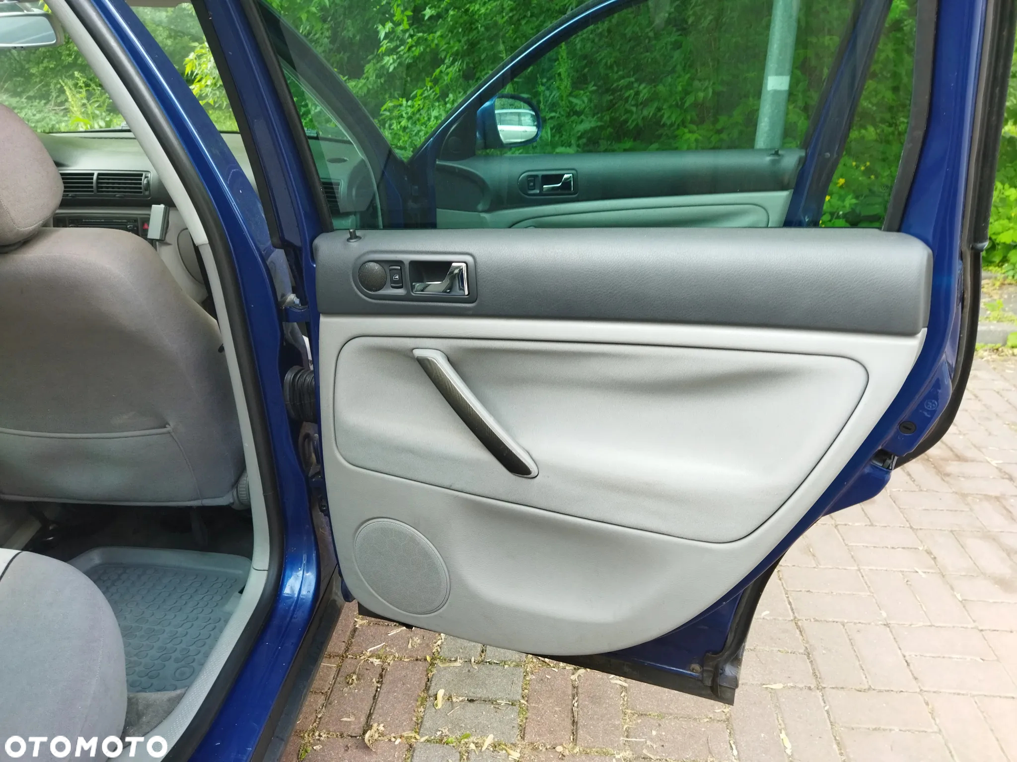 Volkswagen Passat 1.9 TDI Highline - 16