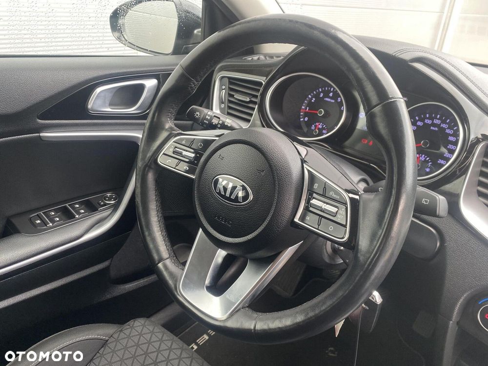 Kia Ceed - 27