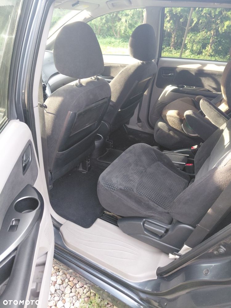 Mitsubishi Grandis - 7