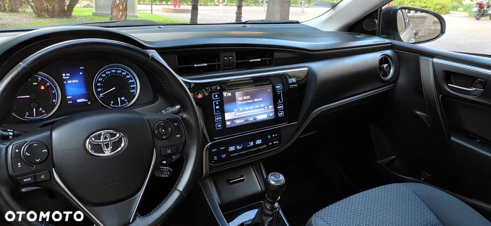 Toyota Corolla 1.6 Comfort - 31