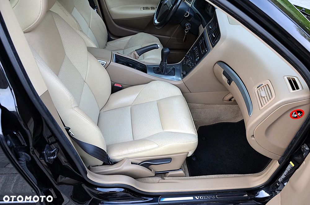 Volvo S60 2.4D Summum - 25