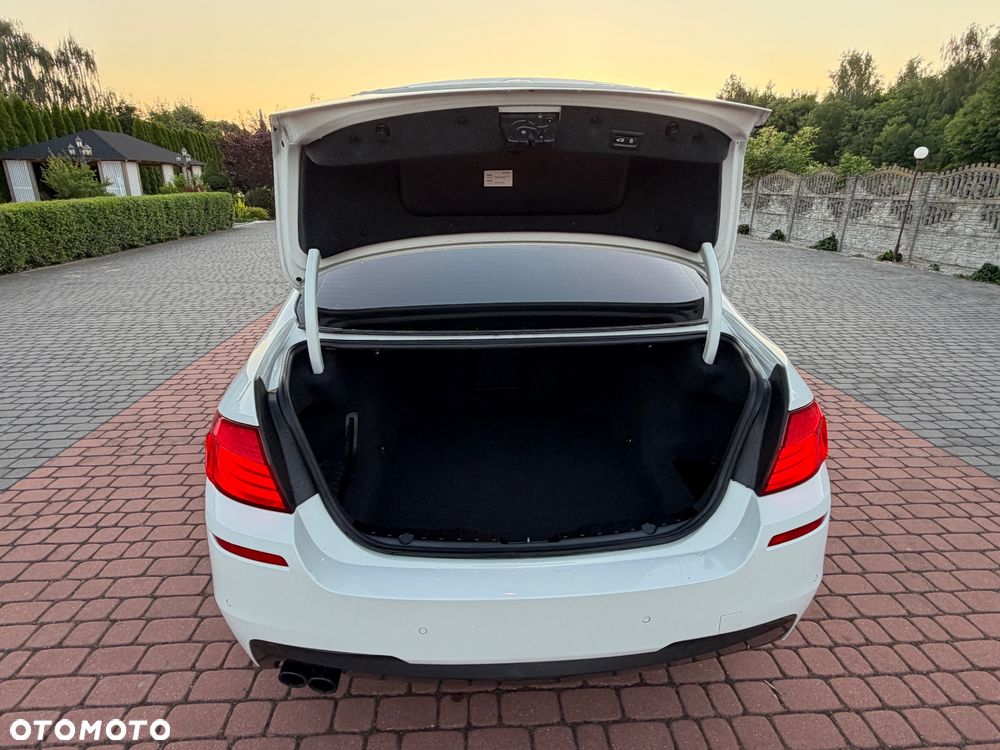 BMW Seria 5 525d xDrive - 21