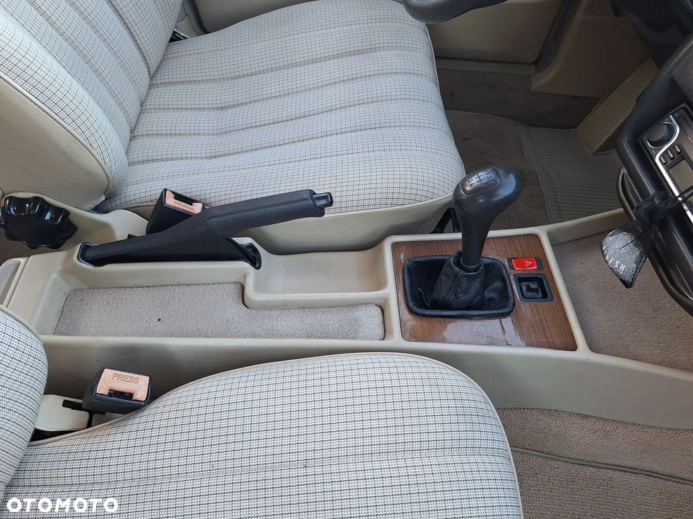 Mercedes-Benz W201 (190) - 35