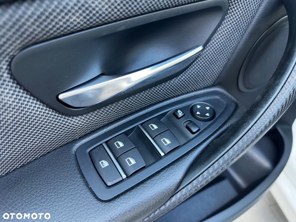 BMW Seria 3 320d Sport Line - 29