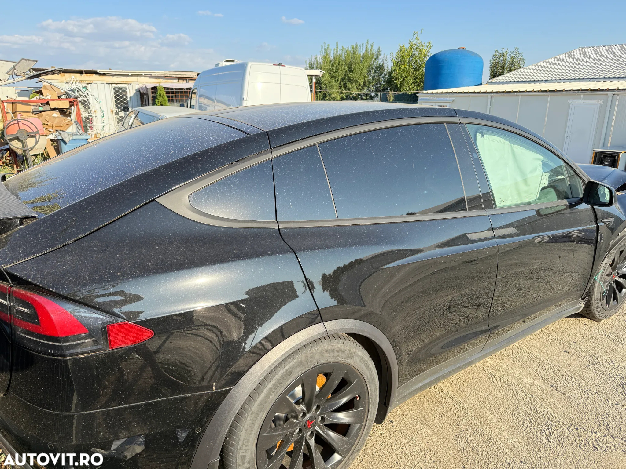 Tesla Model X - 11