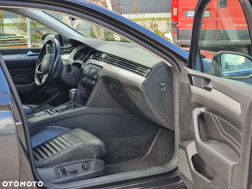 Volkswagen Passat 2.0 TSI Business DSG - 12