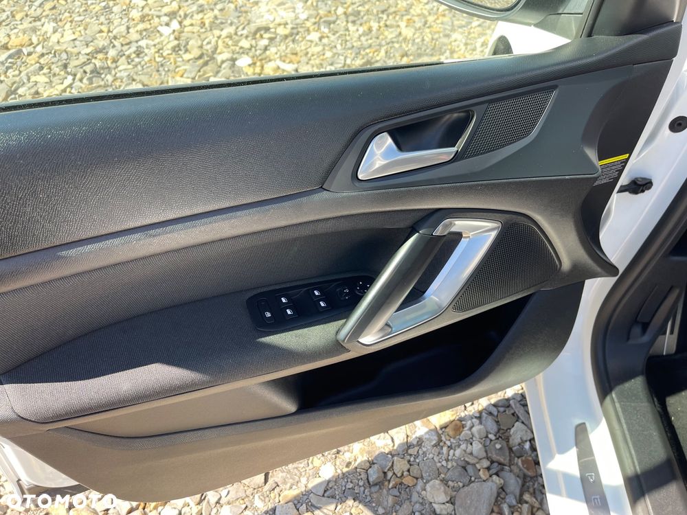 Peugeot 308 1.5 BlueHDi Allure S&S - 33