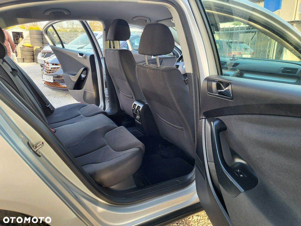 Volkswagen Passat - 25