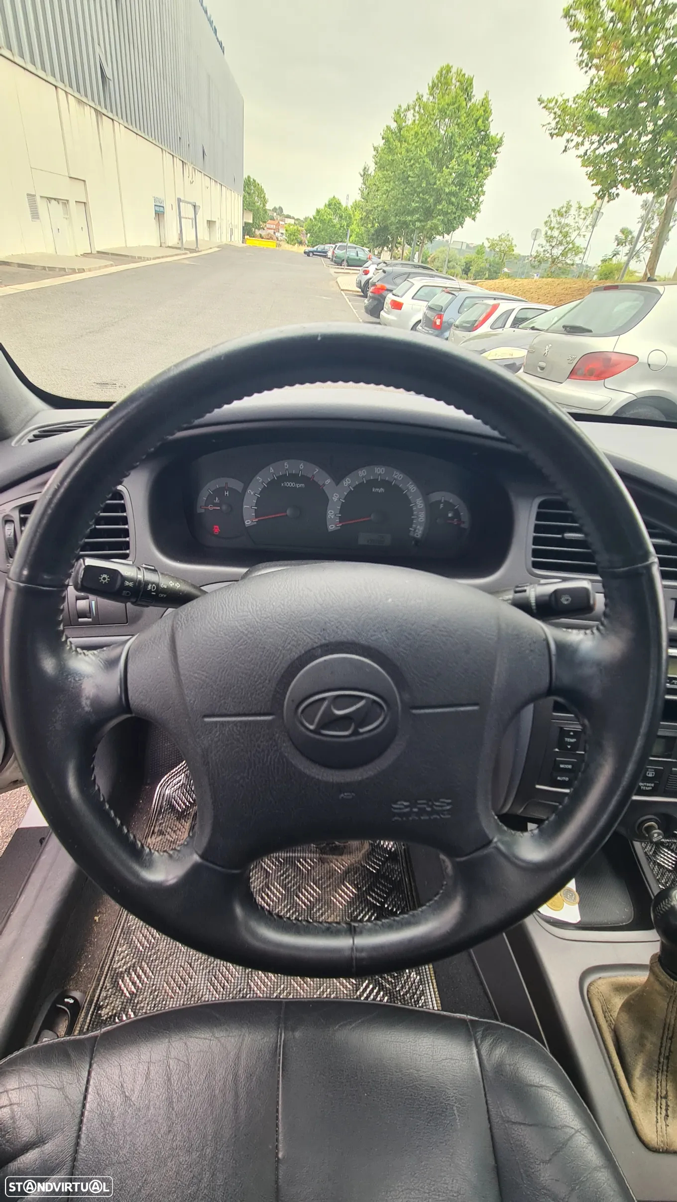 Hyundai Elantra 2.0 GLS Plus - 9