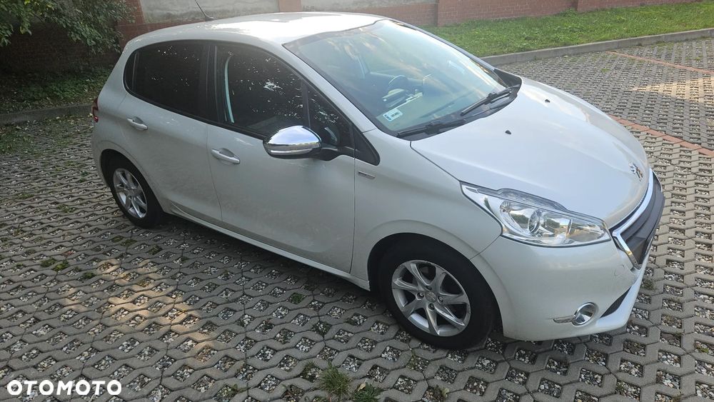 Peugeot 208 1.2 PureTech Active - 12