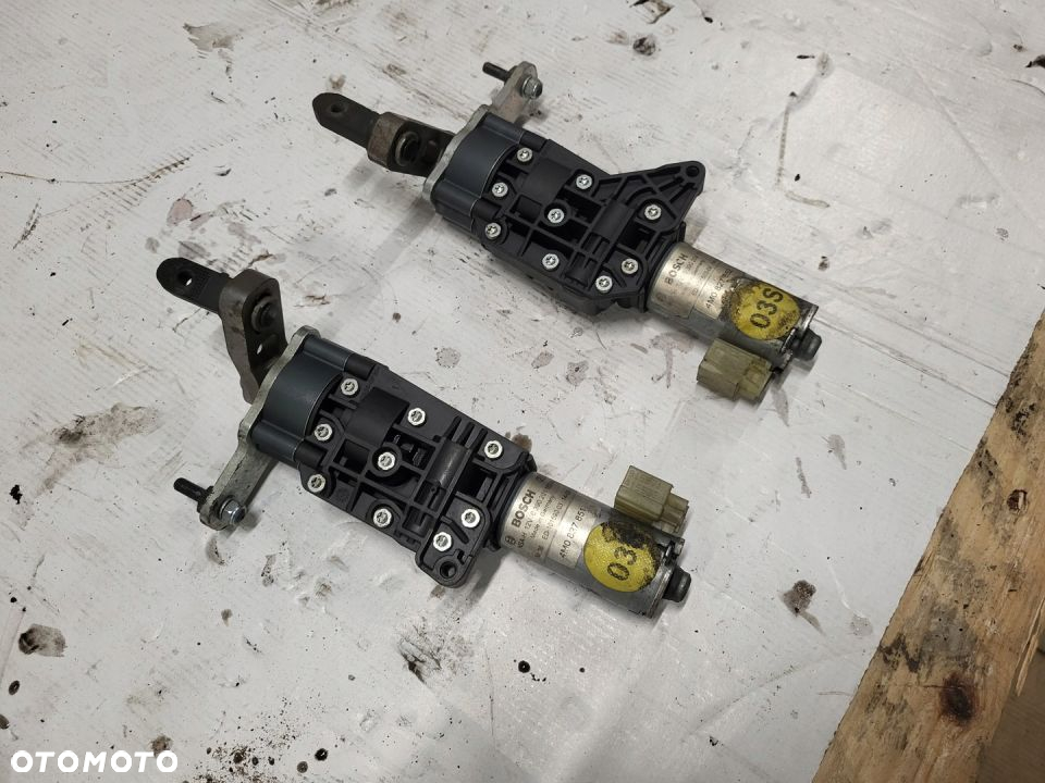 SILNIK TYLNEJ KLAPY AUDI Q7 4M0827851 4M0827852 - 2