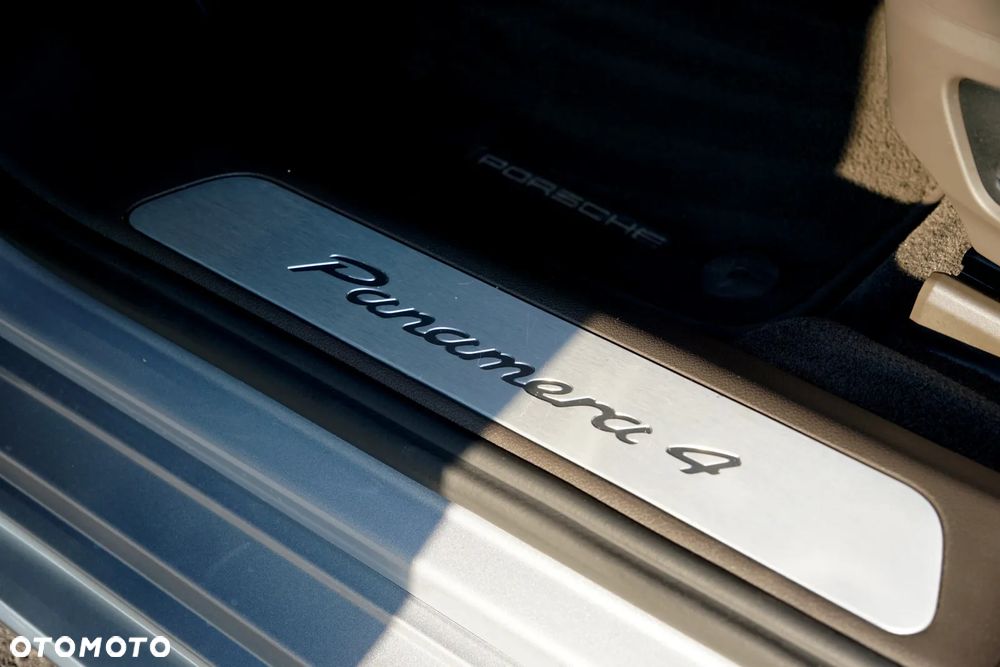 Porsche Panamera 4 E-Hybrid - 17