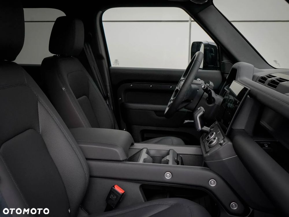 Land Rover Defender 3.0 D250 mHEV X-Dynamic SE - 22