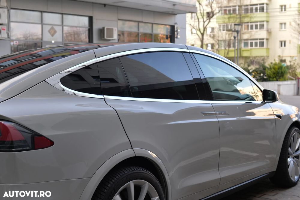 Tesla Model X - 6