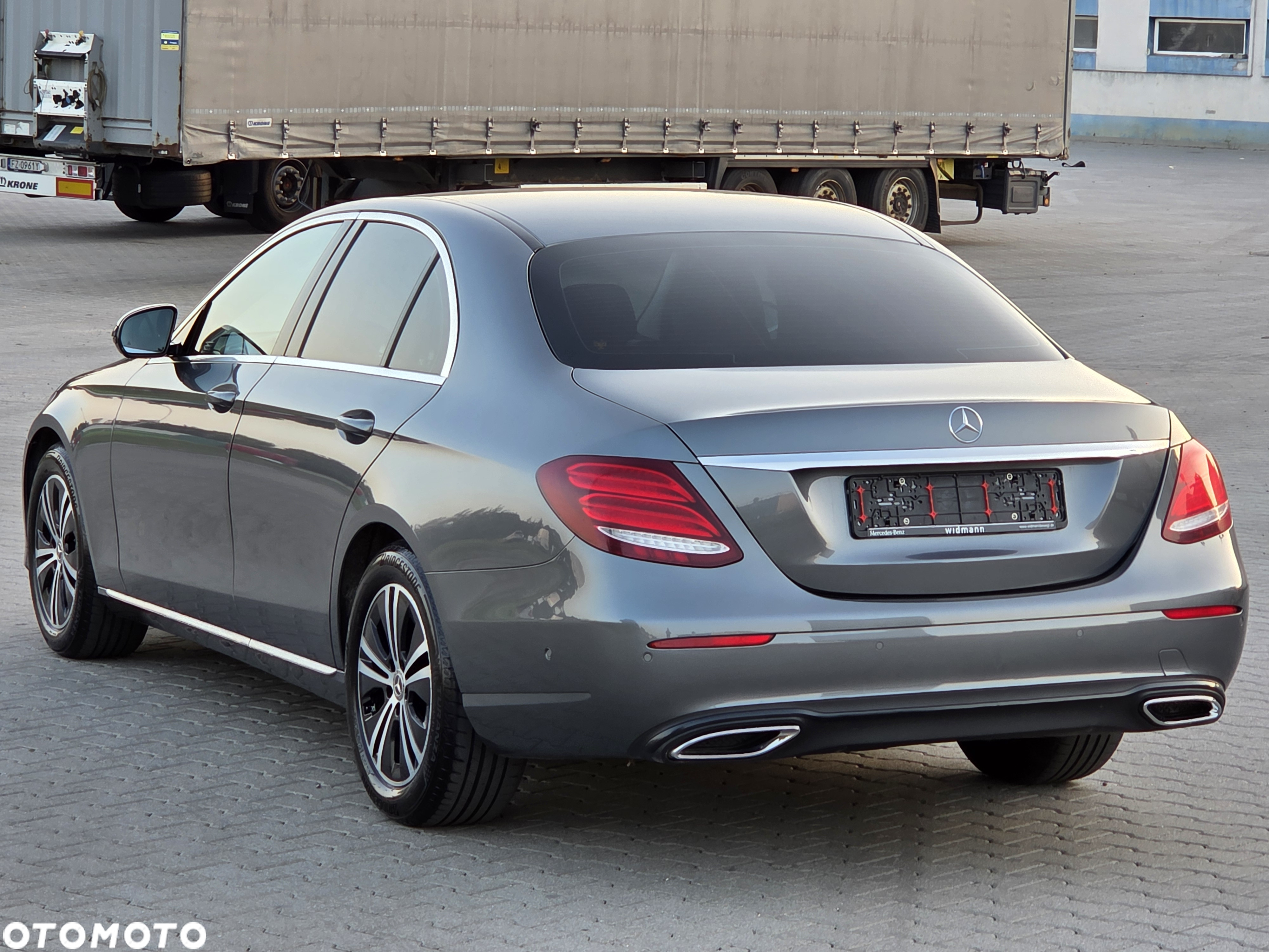 Mercedes-Benz Klasa E 220 d T 9G-TRONIC Exclusive - 3
