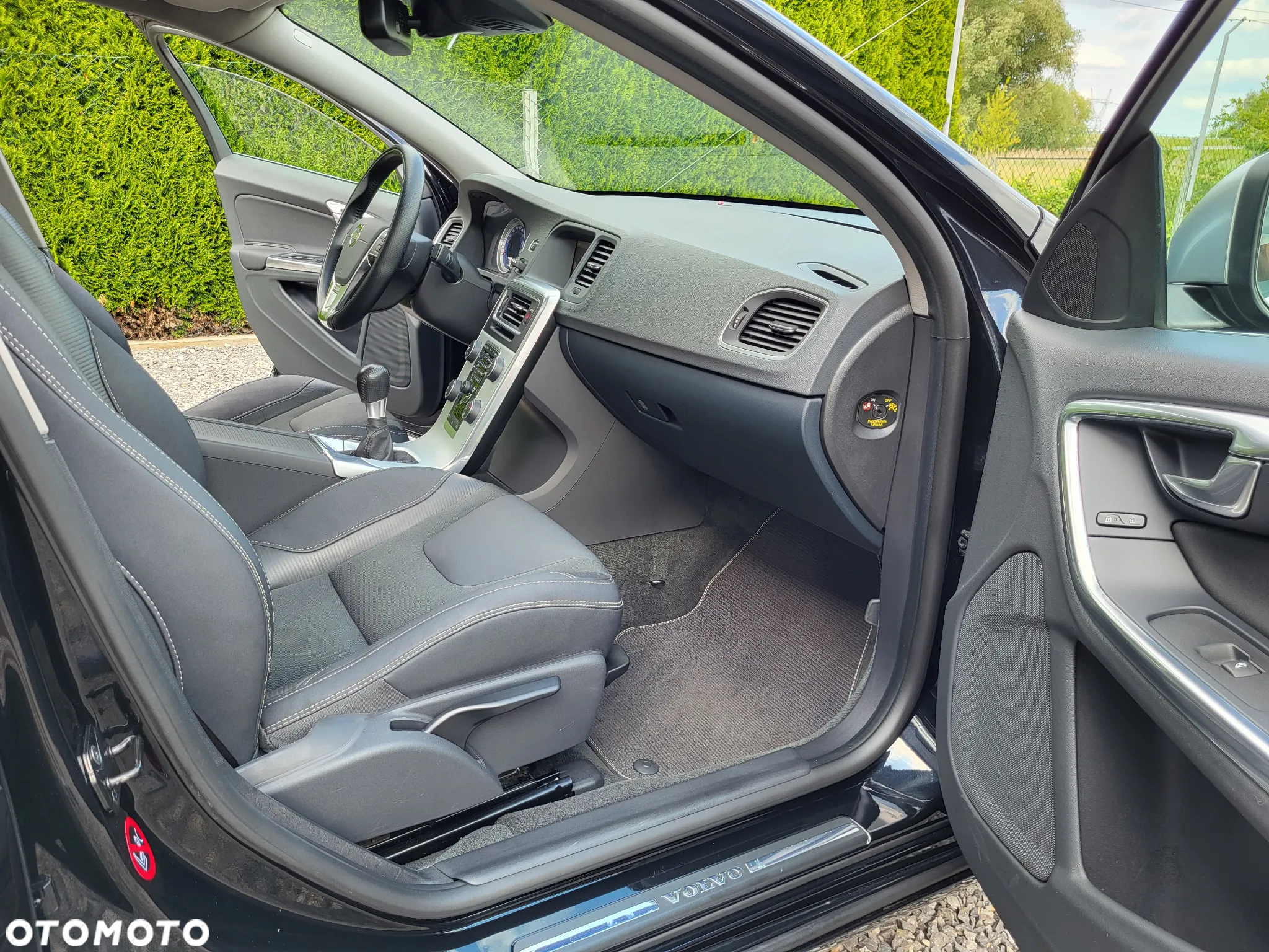 Volvo S60 D4 R-Design - 27