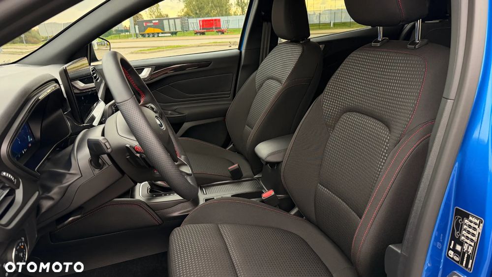 Ford Focus 1.0 EcoBoost mHEV ST-Line X - 11