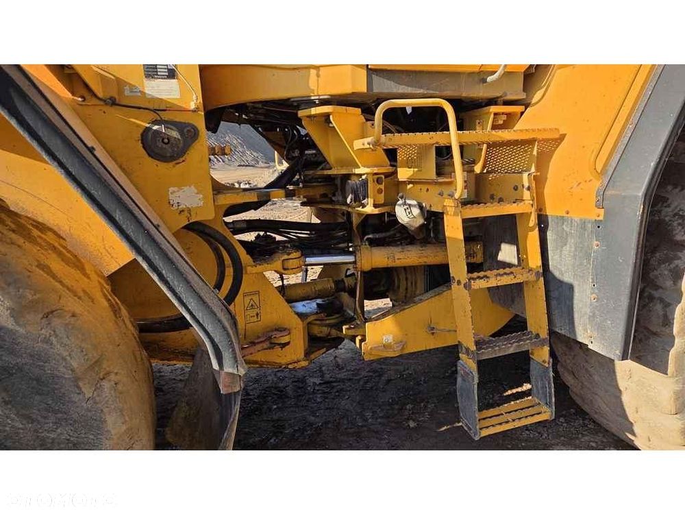 Volvo L220 - 16